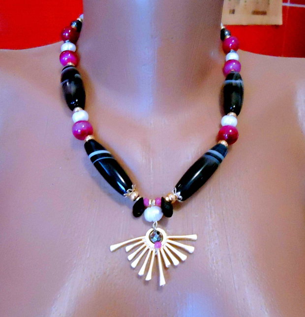 Bucuria vietii, colier agate striped/dungate, perle mari, zamac placat cu aur, Transport inclus in pret