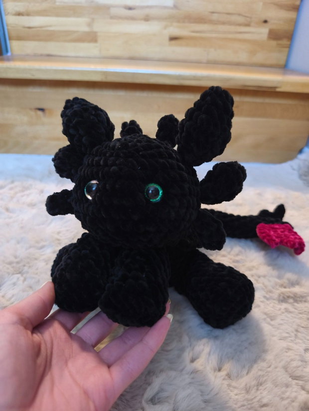 Jucărie croșetată manual Furia Nopții (Toothless) Pluș amigurumi din fir catifelat