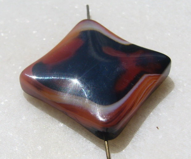 Agata dungata usor gravata romb aprox 34x32.5x6 mm