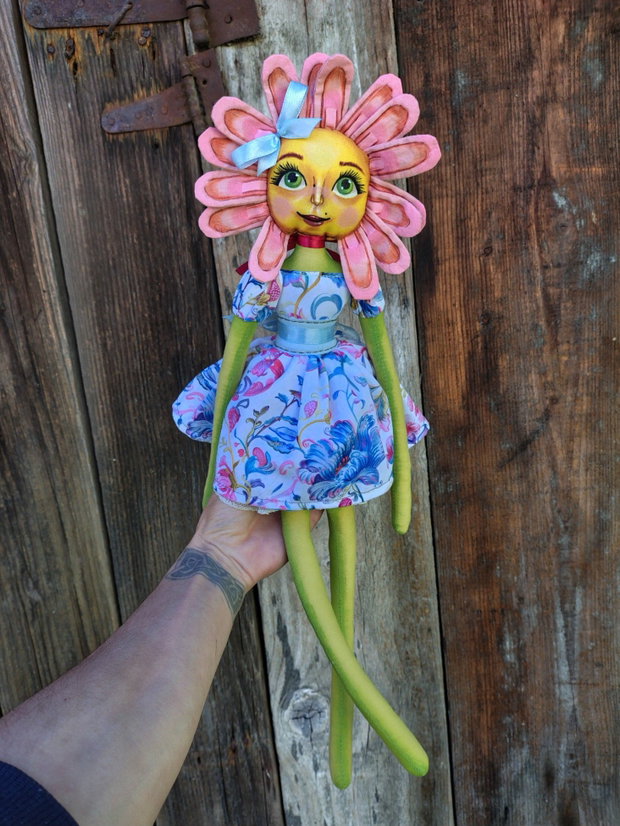 Papusa margareta roz