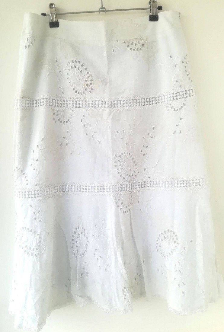 fusta alba de in cu broderie si dantela , 46