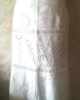 fusta alba de in cu broderie si dantela , 46