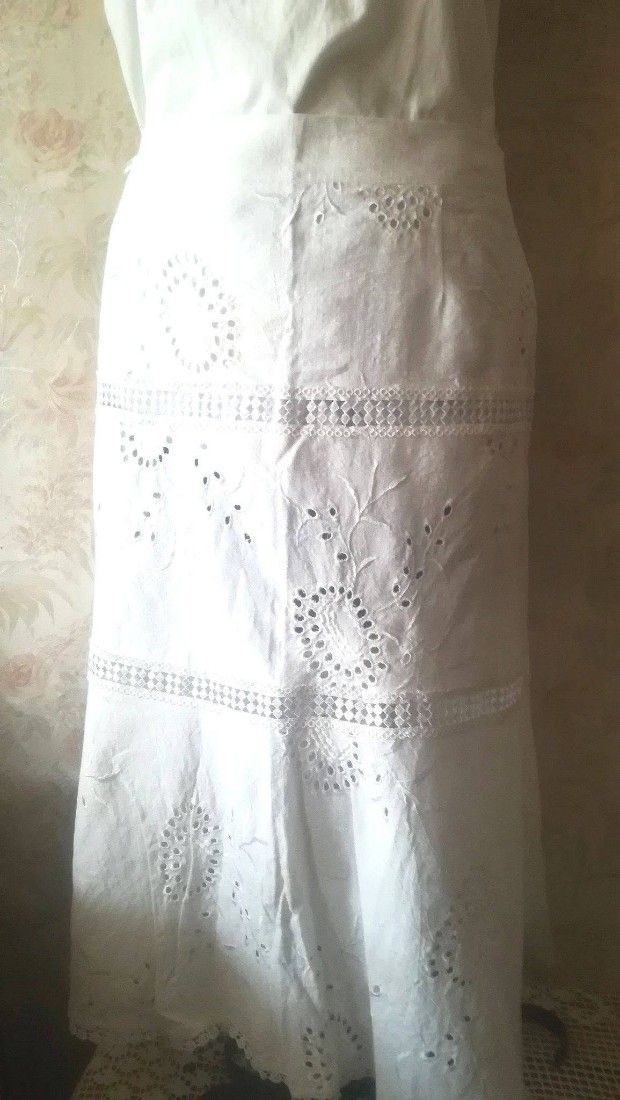 fusta alba de in cu broderie si dantela , 46