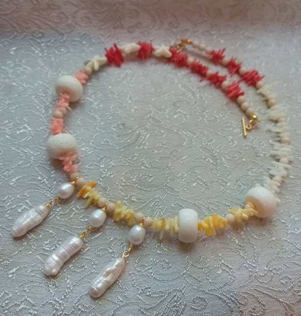 Colier coral,coral sponge alb,perle biwa,agate albe