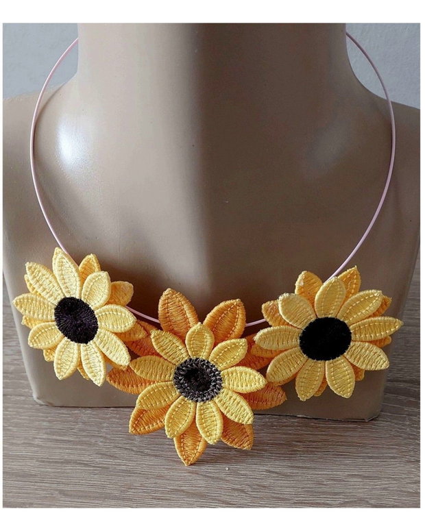 Colier Elegant cu Flori de Soare