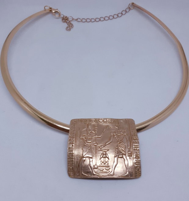 Pandantiv unicat dreptunghiular din bronz auriu, inspirat din mitologia egipteana, cu zeii Anubius si Horus