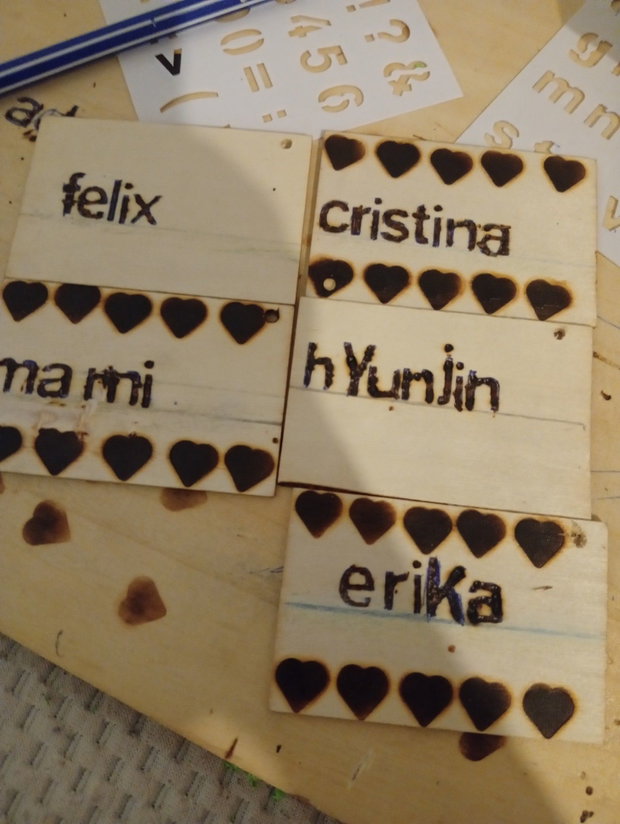 Brelocuri din Lemn Pirogravate Manual - Personalizate