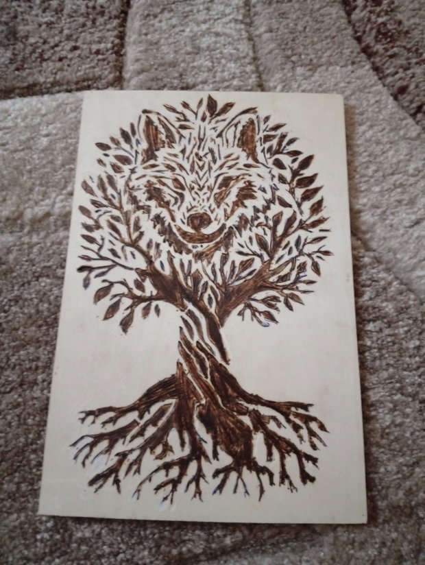 Tablou Lemn Pirogravat Manual - Lupul și Copacul Vieții (Handmade