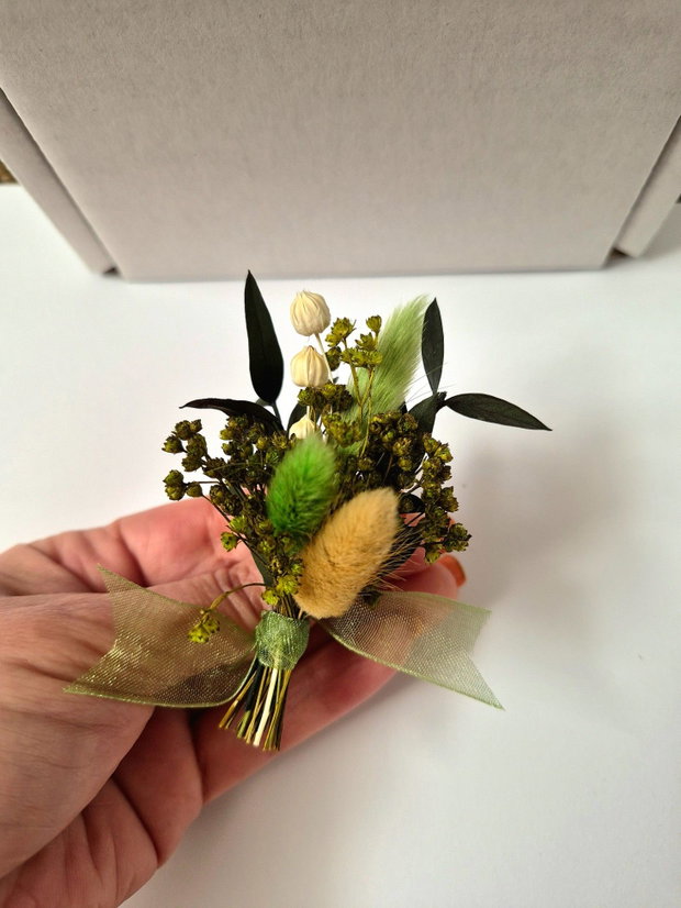 Flori de pus în piept / Cocarde invitați nuntă - flori naturale uscate și stabilizate , Lagurus și Eucalipt , Bej Verde