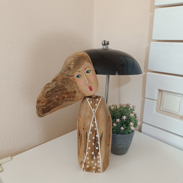 Statueta artizanala "Fata cu parul in vant"