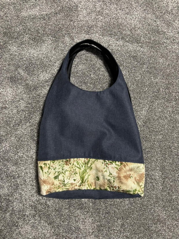 Geantă tote handmade bleumarin cu bordură florală, căptușită, 30-40 cm