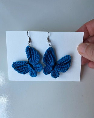 Cercei crosetati, fluture