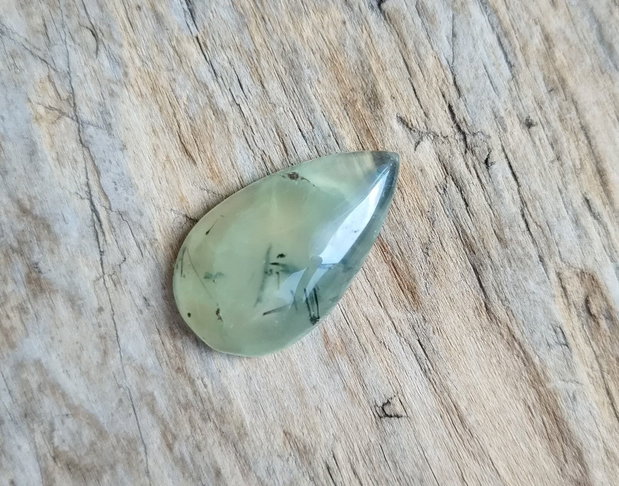 Cabochon prehnit, 26x15x6.5 mm