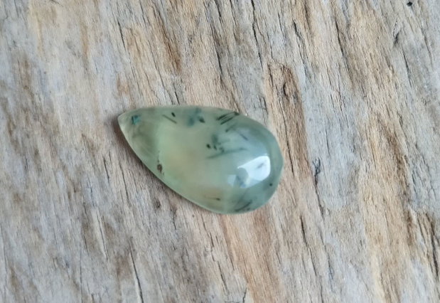 Cabochon prehnit, 26x15x6.5 mm