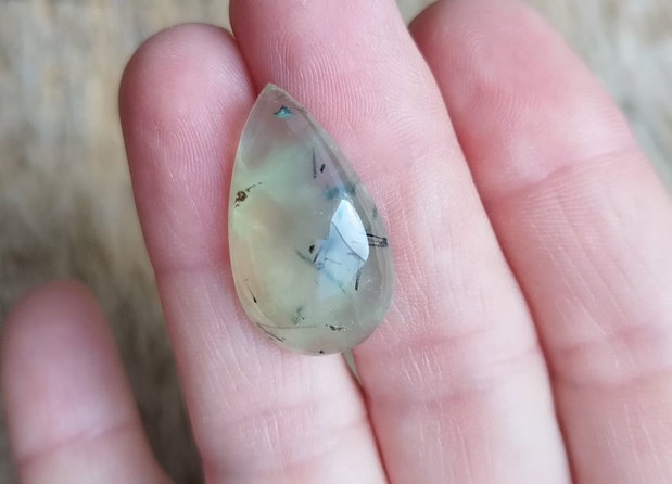 Cabochon prehnit, 26x15x6.5 mm