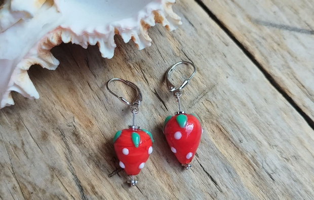 Capsuni delicioase! Cercei sticla lampwork, argint rodiat