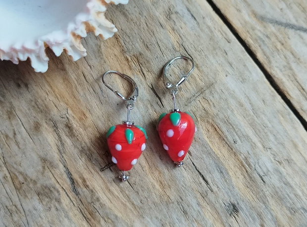 Capsuni delicioase! Cercei sticla lampwork, argint rodiat