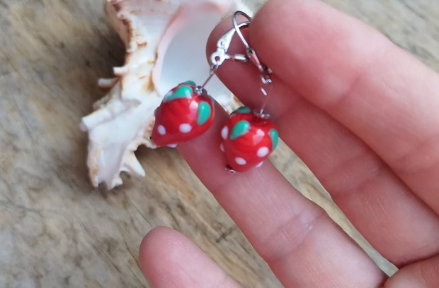 Capsuni delicioase! Cercei sticla lampwork, argint rodiat