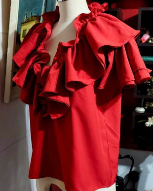 Bluza cu volane mărime 44