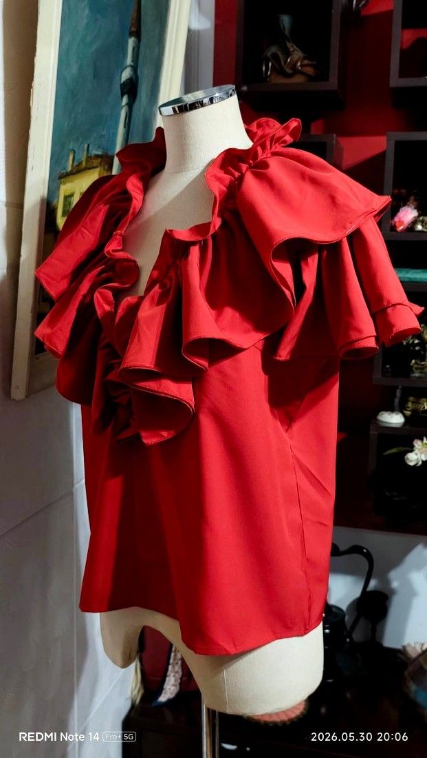 Bluza cu volane mărime 44