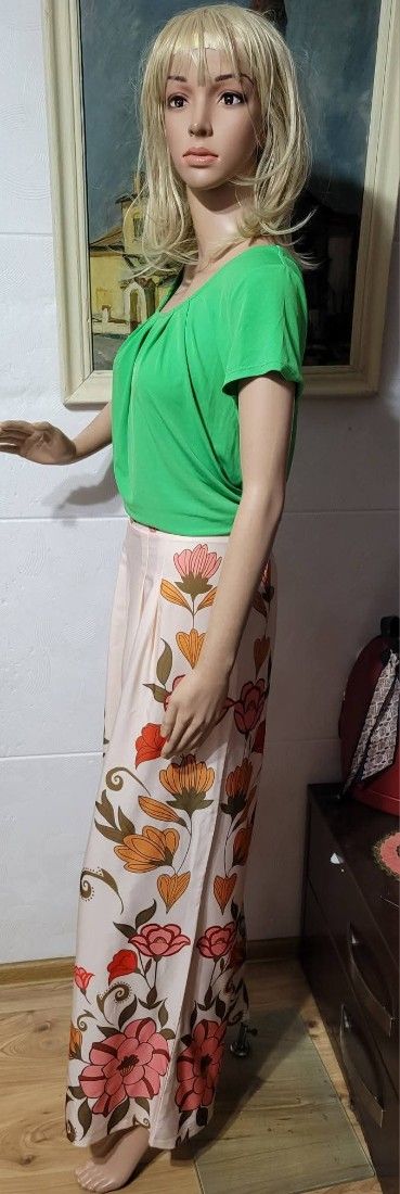 Pantaloni versatili  mărime 40-42