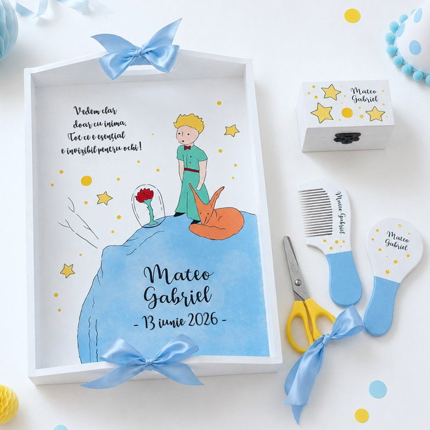 Tava taierea motului Micul Print pictata manual, set personalizat cu nume