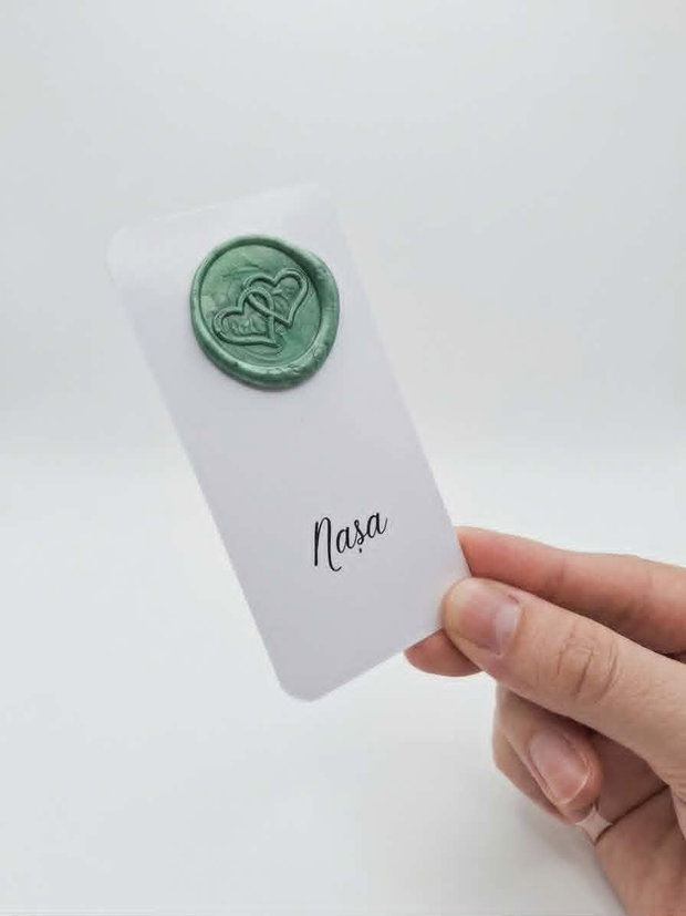 Place cards personalizate cu sigiliu de ceară verde - Eleganță pentru nunta ta