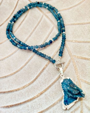 Colier CHOKER iolit & pandantiv kyanit brut natural