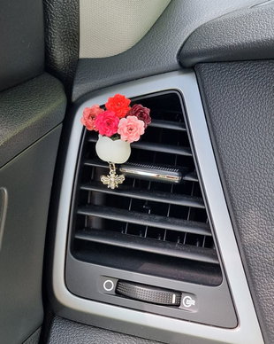 Decorațiune floral pentru grila de ventilație mașină