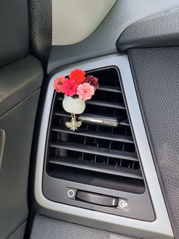 Decorațiune floral pentru grila de ventilație mașină