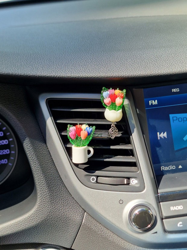 Decorațiune floral pentru grila de ventilație mașină