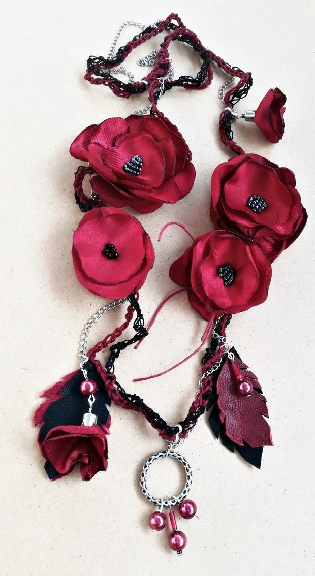colier floral lung visiniu grena