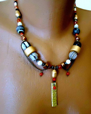 2 Coliere statement, acelasi pret.  Pret pe bucata / Primul in nuante de turcoaz- bronz, cu jasp imperial, al doilea cu perle nat maron roscat, agate negru gri striped si carneol