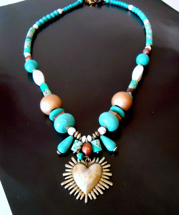 2 Coliere statement, acelasi pret. Pret pe bucata / Primul in nuante de turcoaz- bronz, cu jasp imperial, al doilea cu perle nat maron roscat, agate negru gri striped si carneol
