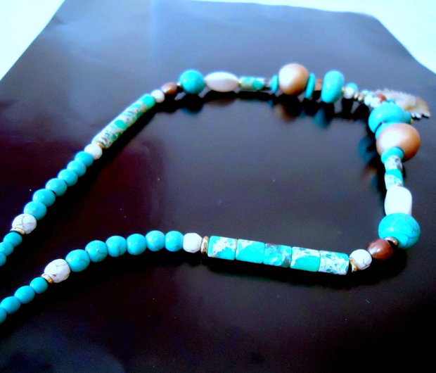 2 Coliere statement, acelasi pret. Pret pe bucata / Primul in nuante de turcoaz- bronz, cu jasp imperial, al doilea cu perle nat maron roscat, agate negru gri striped si carneol