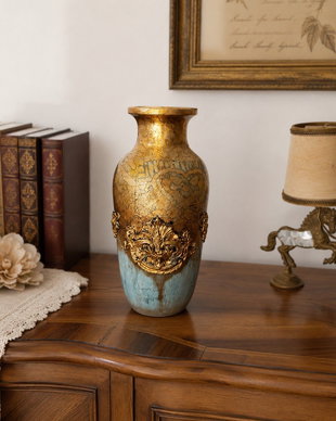 Strălucirea timpului  vază ceramică unicat,cu foita aurie