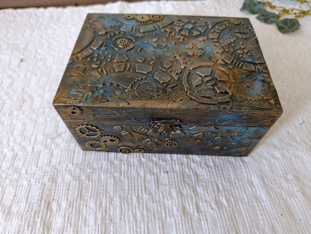 Casetă decorată manual, design steampunk vintage, cadou ideal pentru bărbați