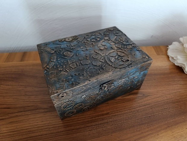Casetă decorată manual, design steampunk vintage, cadou ideal pentru bărbați