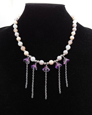 Colier Handmade cu Flori Mov și Mărgele Perlate  Eleganță și Farmec Romantic (cod1451)