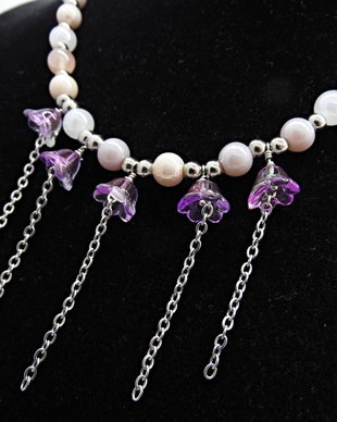 Colier Handmade cu Flori Mov și Mărgele Perlate  Eleganță și Farmec Romantic (cod1451)