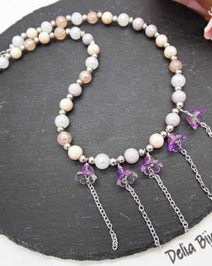 Colier Handmade cu Flori Mov și Mărgele Perlate  Eleganță și Farmec Romantic (cod1451)