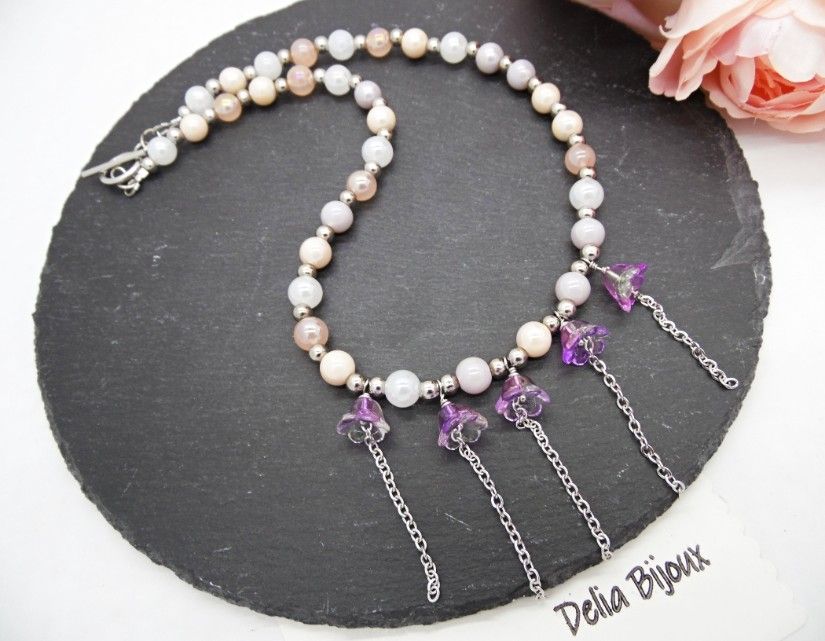 Colier Handmade cu Flori Mov și Mărgele Perlate Eleganță și Farmec Romantic (cod1451)
