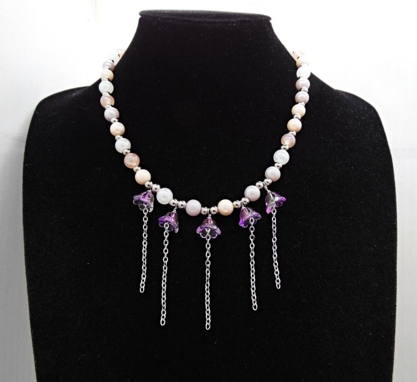 Colier Handmade cu Flori Mov și Mărgele Perlate Eleganță și Farmec Romantic (cod1451)