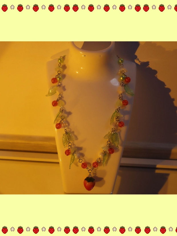 Colier handmade Strawberry Shortcake