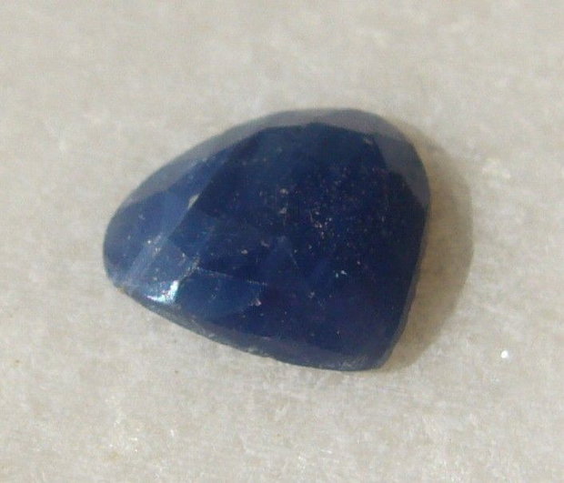 Safir cabochon aprox 11.4x10x3.4 mm