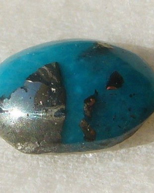 Turcoaz natural cu insertii de pirita aprox 10x7x3.5 mm