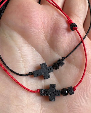 Set bratari pentru el si ea cu turmalina neagra si cruciulita din lava vulcanica - protectie