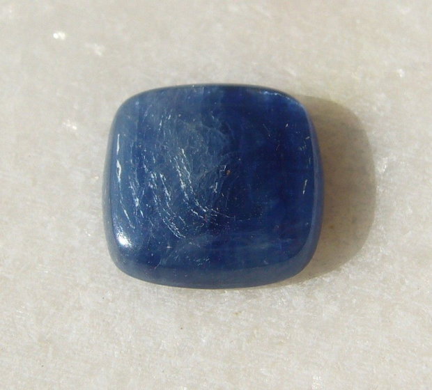 Kianit cabochon aprox 12x12x3.6 mm