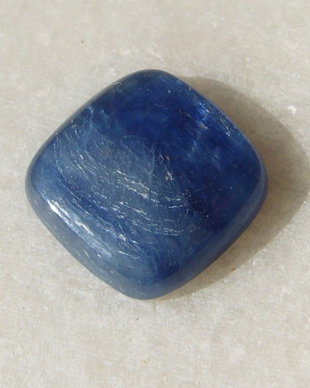 Kianit cabochon aprox 12x12x3.6 mm