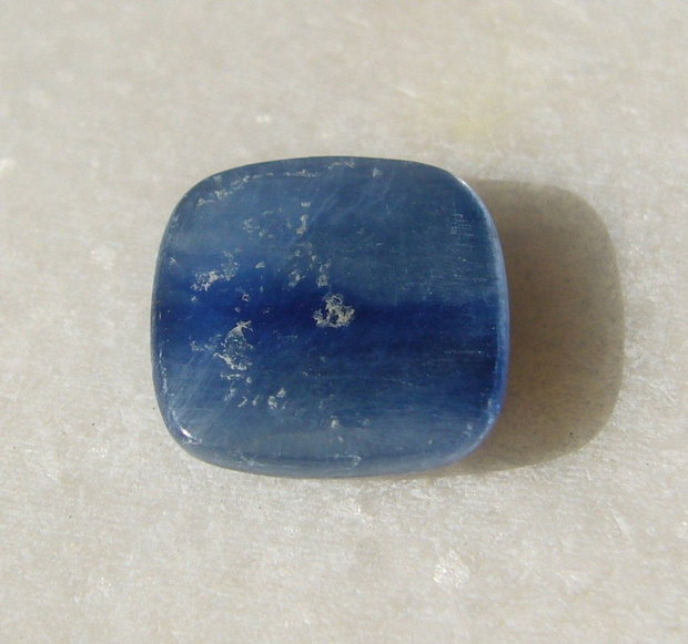 Kianit cabochon aprox 12x12x3.6 mm
